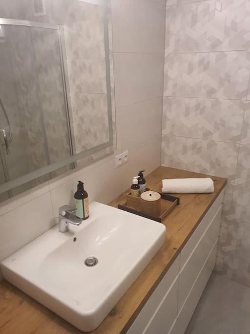 Apartament Przy Szkole Filmowej, Darmowy Parking Łódź Esterno foto